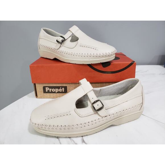 NEW - Propet Womens Cafe Walker Slip On Flat Shoes Beige Size 7 EXTRA WIDE - Picture 1 of 7